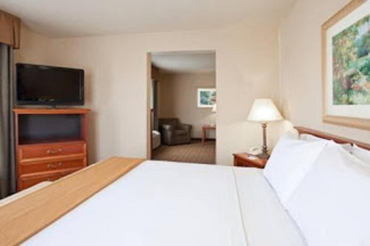 Holiday Inn Express Hotel & Suites Columbus Southeast Groveport By Ihg Eksteriør bilde